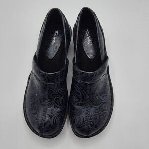 Thom McAn Black Embossed Women's Shoes